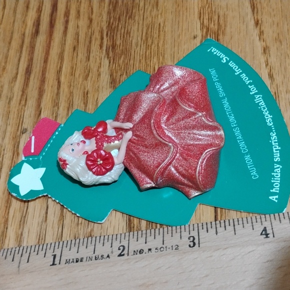 1995 HALLMARK MATTEL BARBIE DOLL PIN - Picture 2 of 9